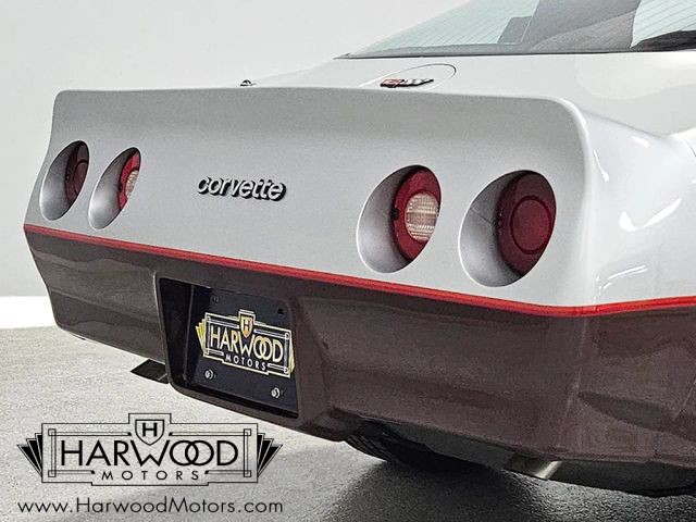 Chevrolet-Corvette-1982-Coupe-33