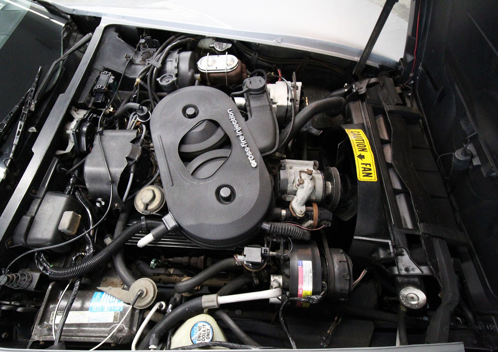 Chevrolet-Corvette-1982-Coupe-33