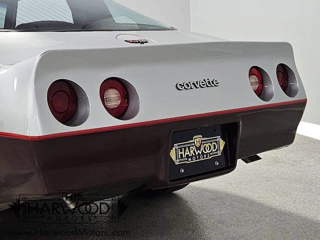 Chevrolet-Corvette-1982-Coupe-34