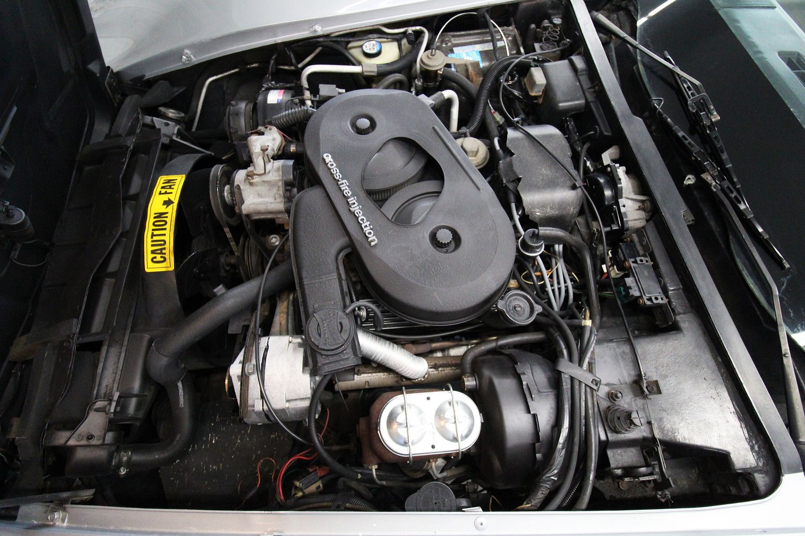 Chevrolet-Corvette-1982-Coupe-34