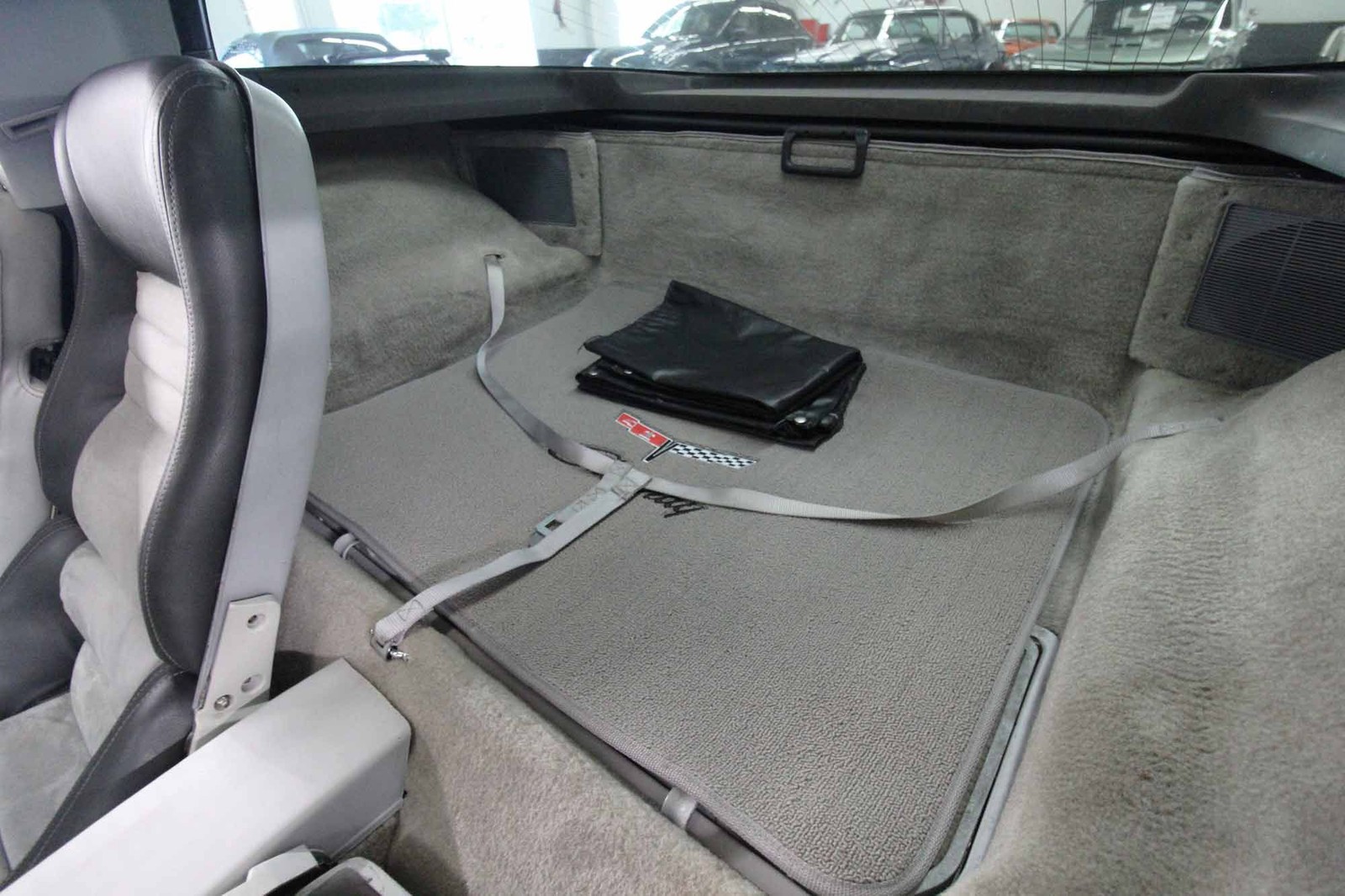 Chevrolet-Corvette-1982-Coupe-34