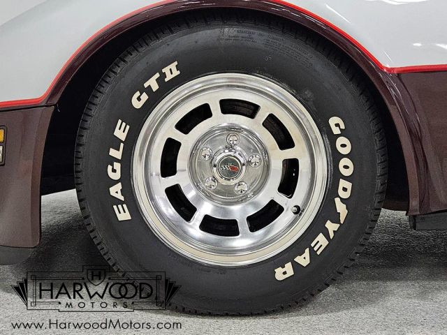 Chevrolet-Corvette-1982-Coupe-37