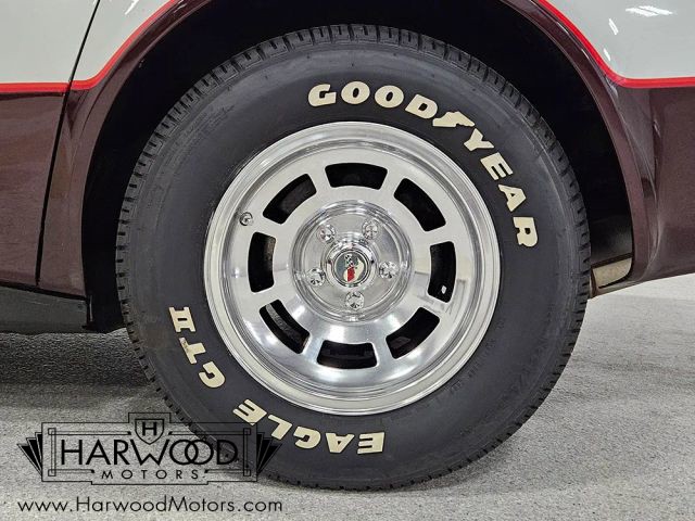 Chevrolet-Corvette-1982-Coupe-38