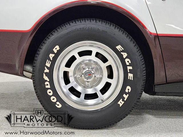 Chevrolet-Corvette-1982-Coupe-39