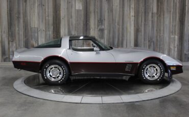 Chevrolet-Corvette-1982-Coupe-4