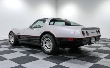 Chevrolet-Corvette-1982-Coupe-4