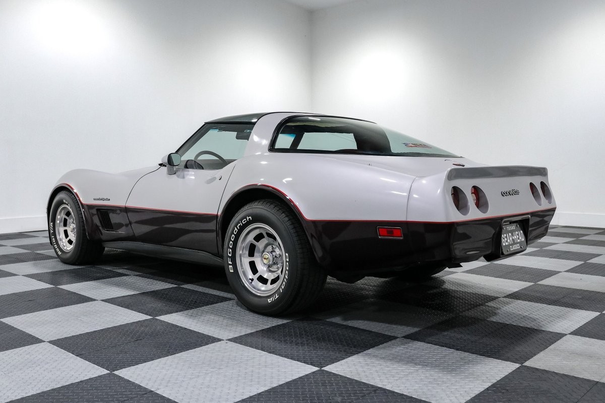 Chevrolet-Corvette-1982-Coupe-4