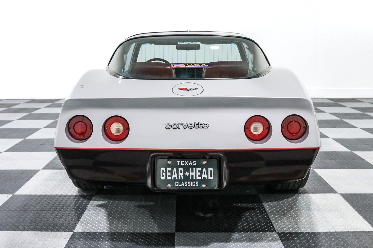 Chevrolet-Corvette-1982-Coupe-5