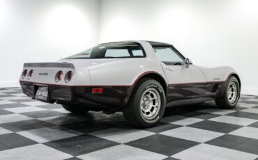 Chevrolet-Corvette-1982-Coupe-6