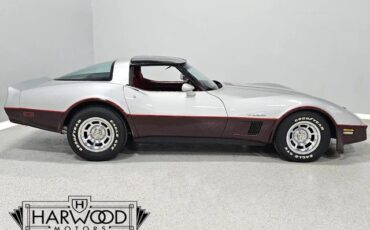 Chevrolet-Corvette-1982-Coupe-6