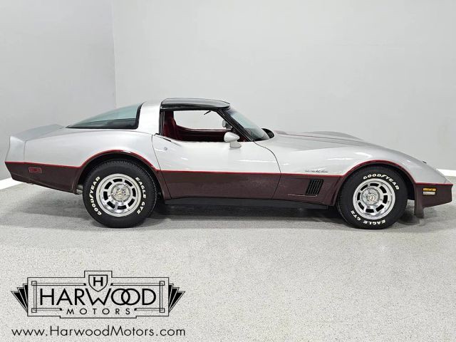 Chevrolet-Corvette-1982-Coupe-6