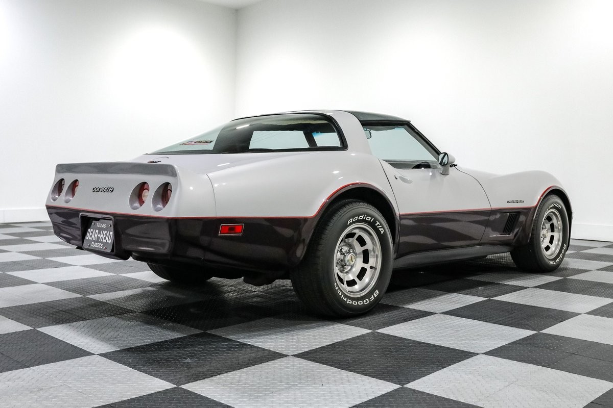 Chevrolet-Corvette-1982-Coupe-6