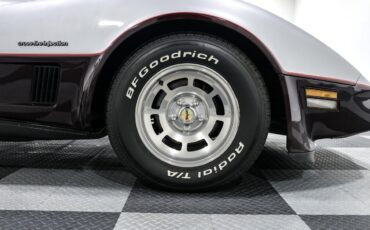 Chevrolet-Corvette-1982-Coupe-7