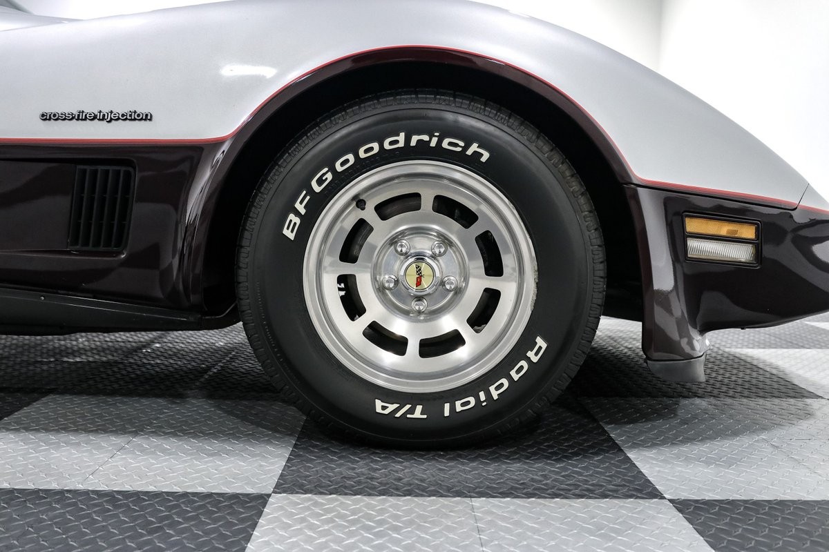 Chevrolet-Corvette-1982-Coupe-7