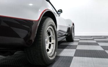 Chevrolet-Corvette-1982-Coupe-8