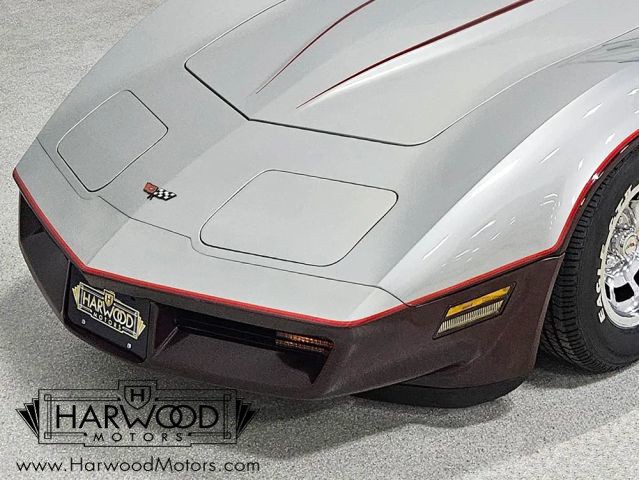 Chevrolet-Corvette-1982-Coupe-9