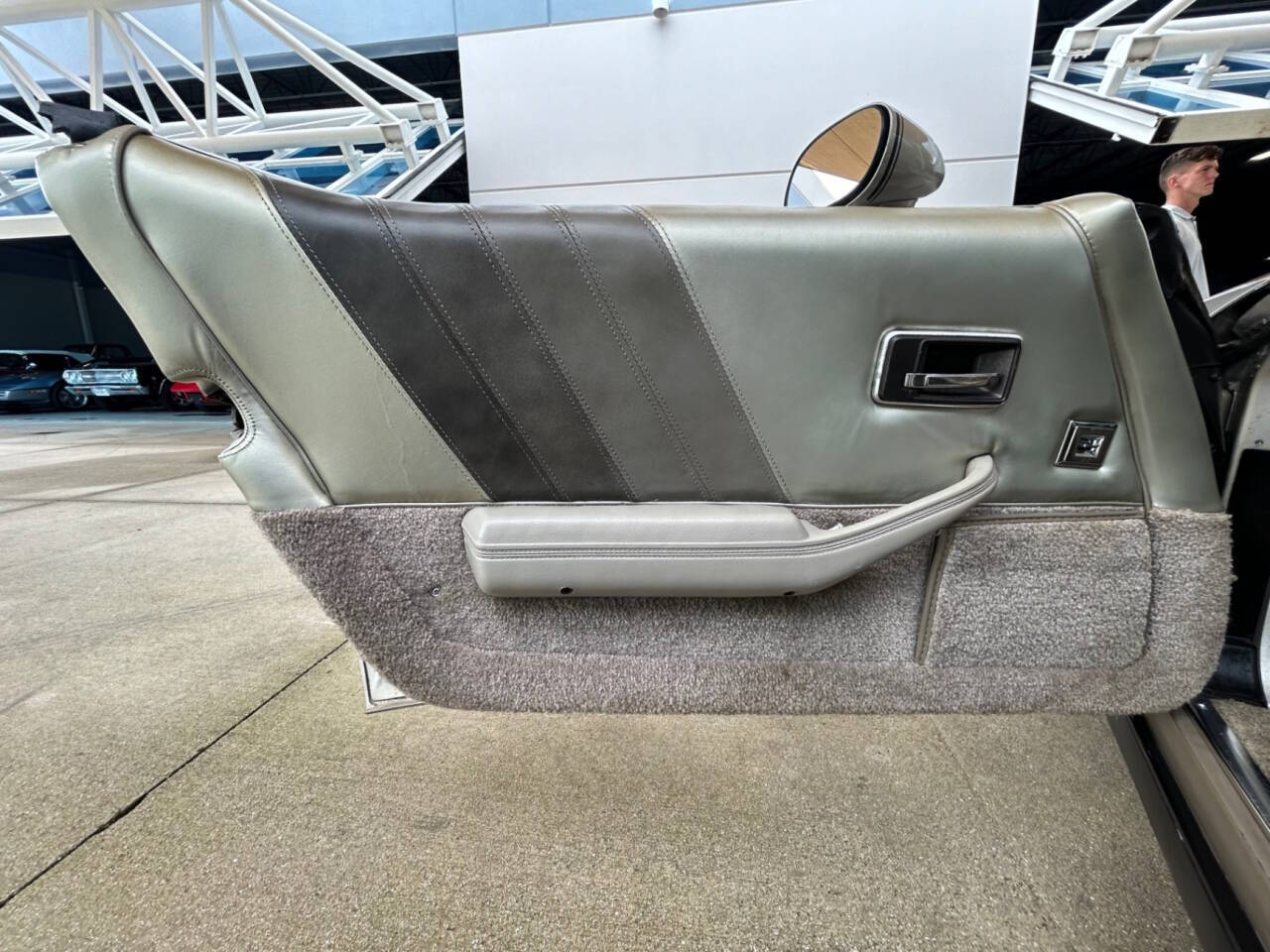 Chevrolet-Corvette-1982-Hatchback-11