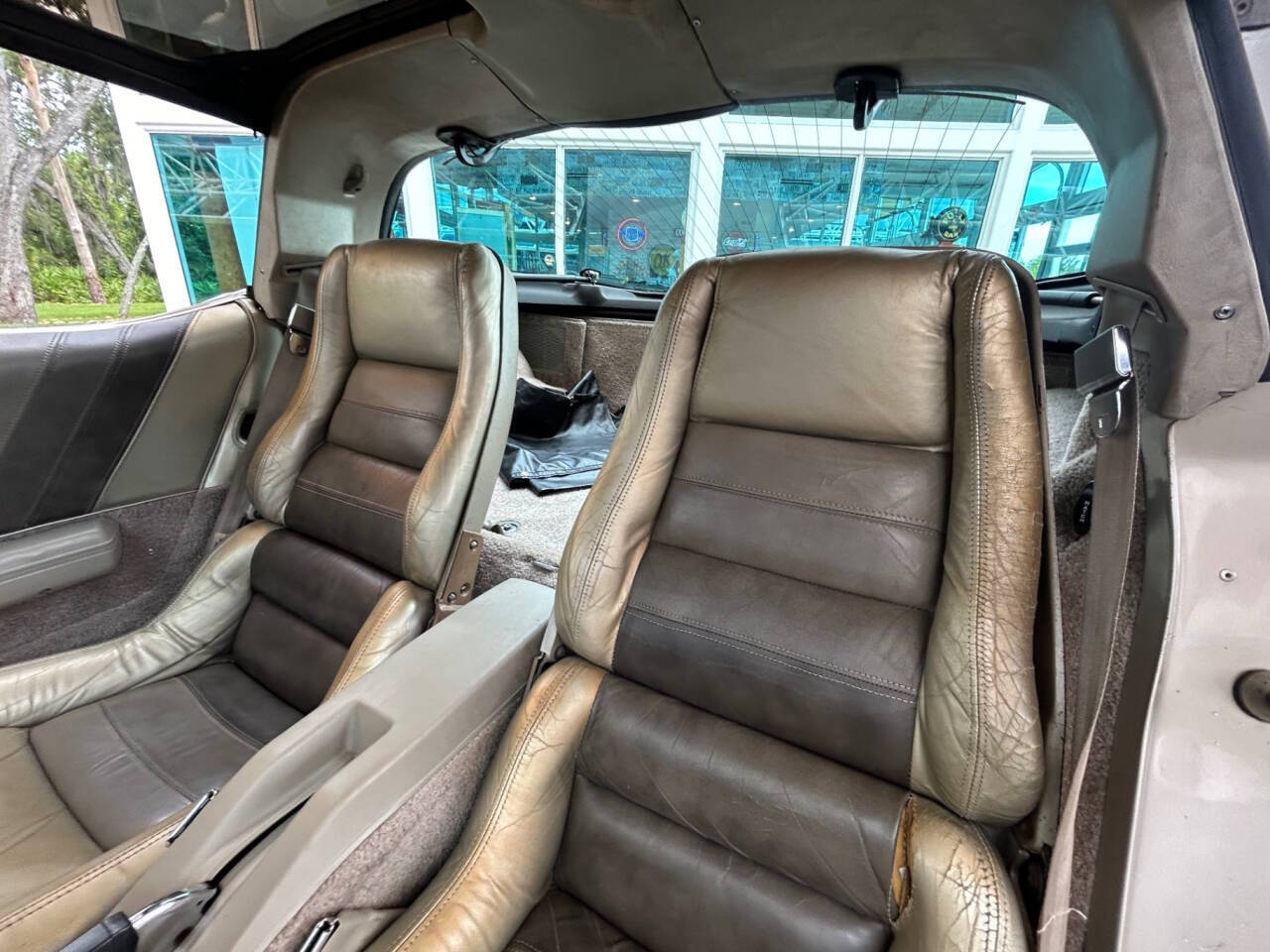 Chevrolet-Corvette-1982-Hatchback-13