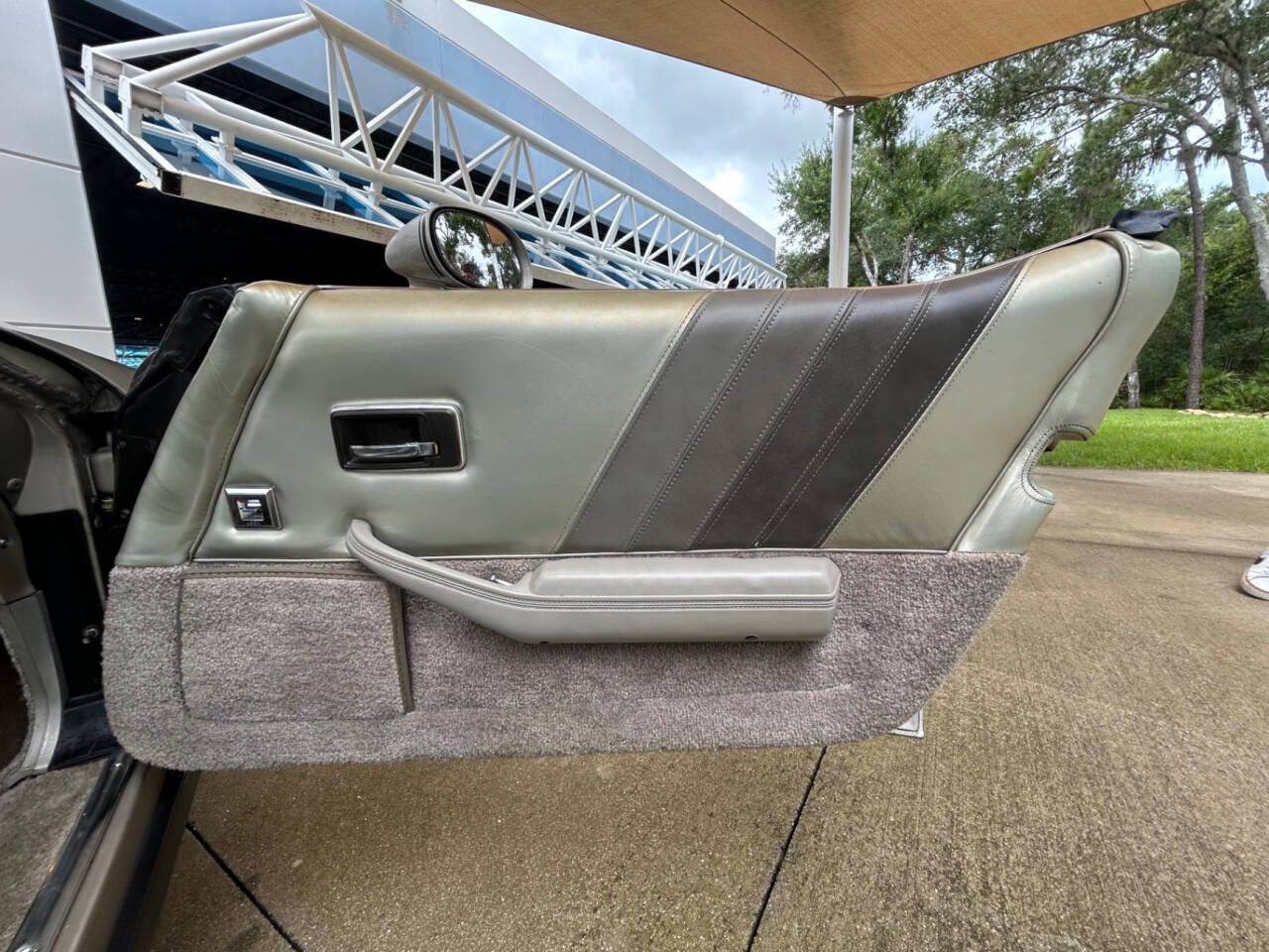 Chevrolet-Corvette-1982-Hatchback-15