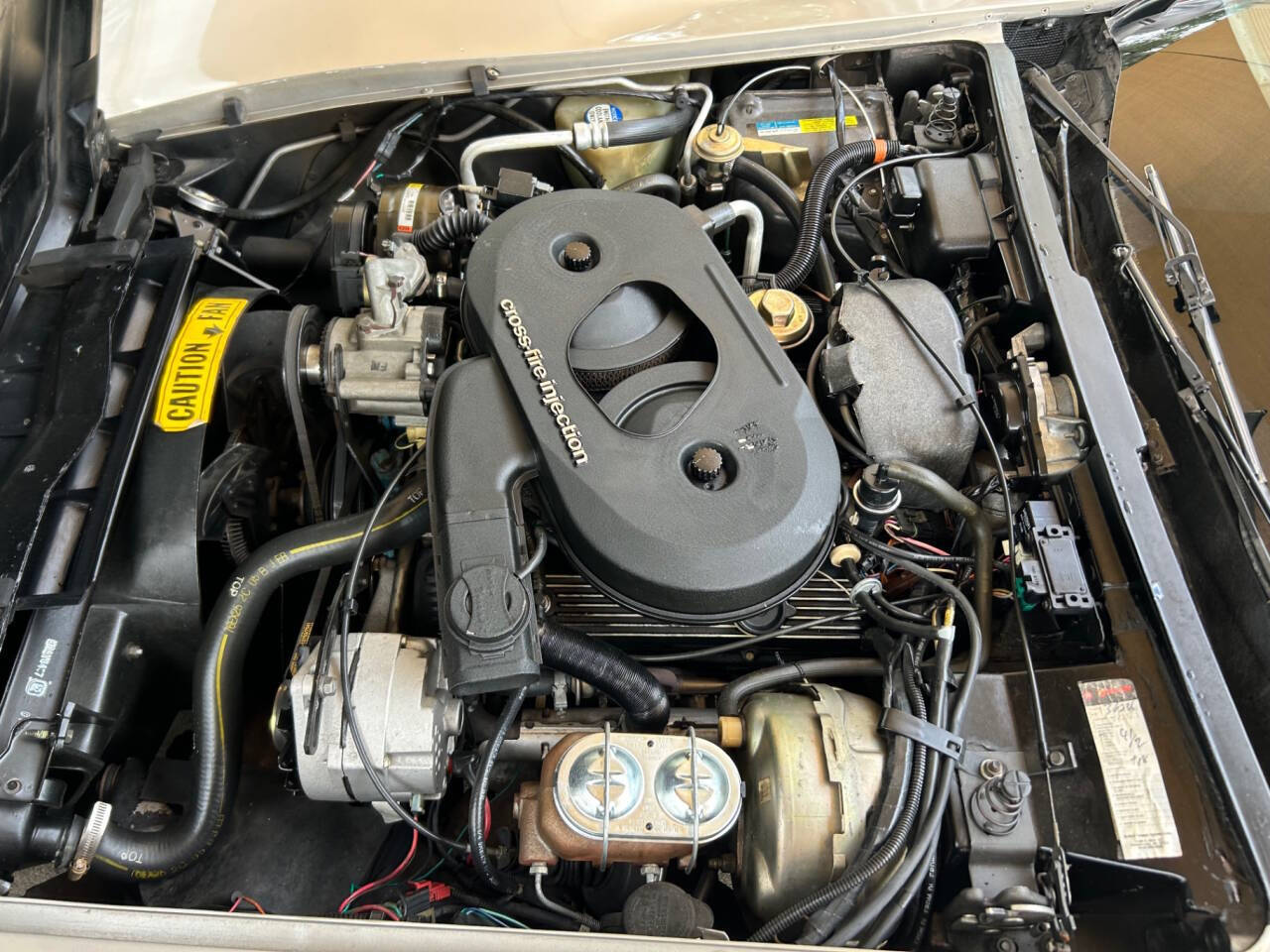 Chevrolet-Corvette-1982-Hatchback-22