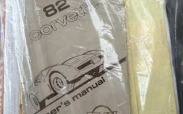 Chevrolet-Corvette-1982-Hatchback-23