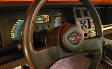 Chevrolet-Corvette-1985-Hatchback-11