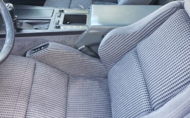 Chevrolet-Corvette-1985-Hatchback-17