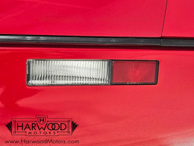 Chevrolet-Corvette-1986-Convertible-38