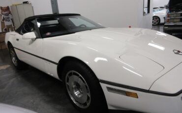 Chevrolet-Corvette-1987-Convertible-17