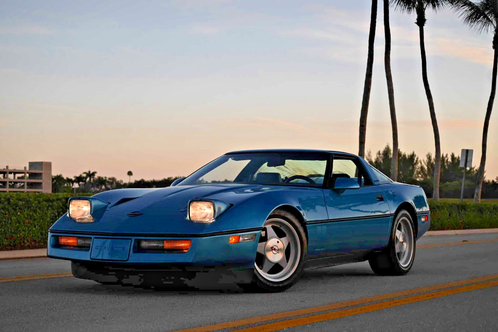Chevrolet-Corvette-1987-Coupe-11