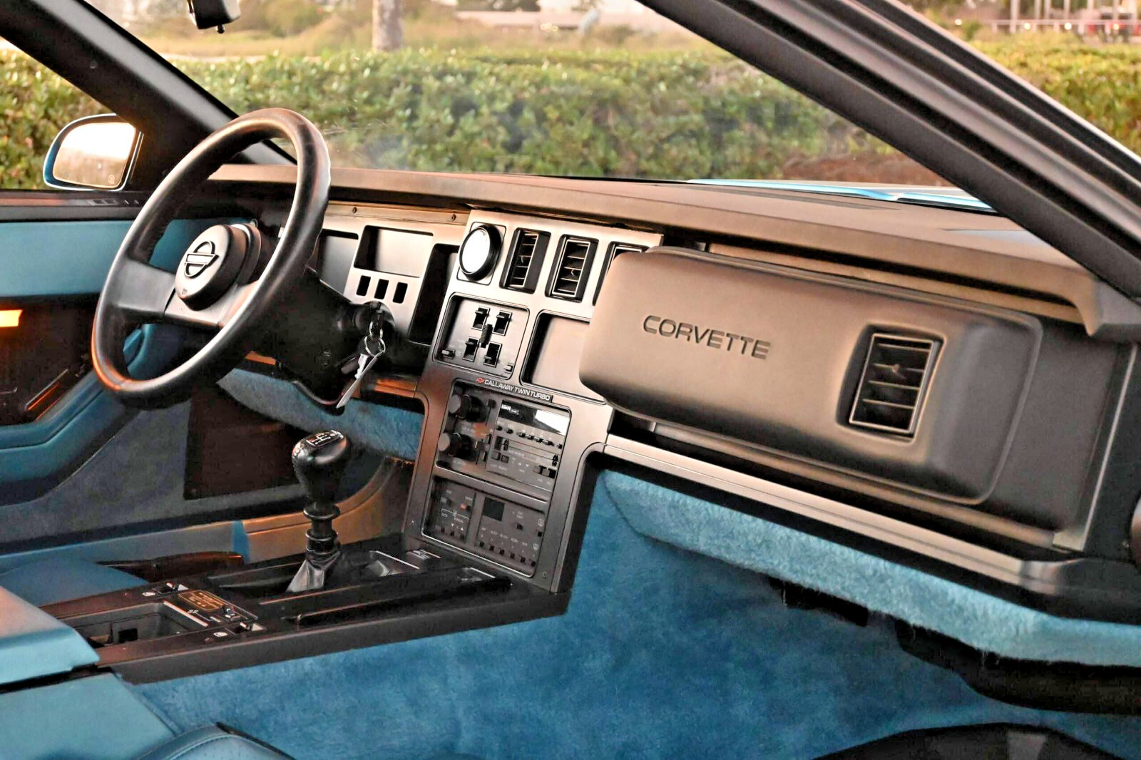 Chevrolet-Corvette-1987-Coupe-17