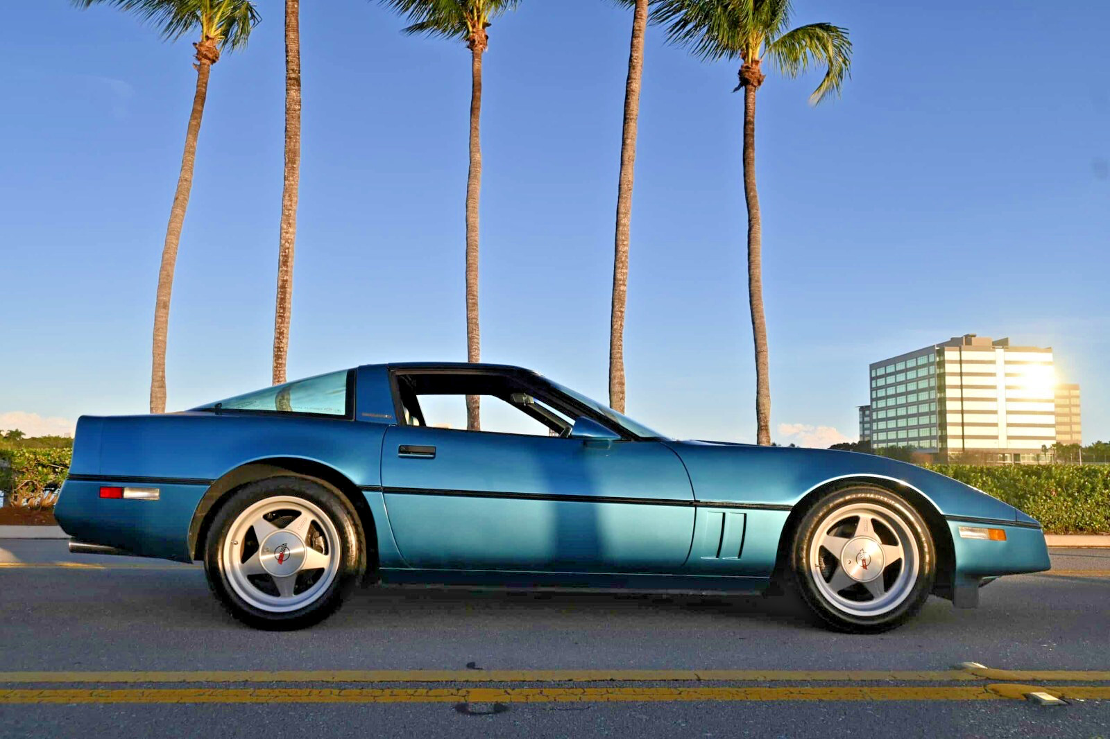 Chevrolet-Corvette-1987-Coupe-5