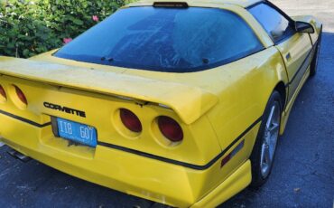 Chevrolet-Corvette-1987-Hatchback-2