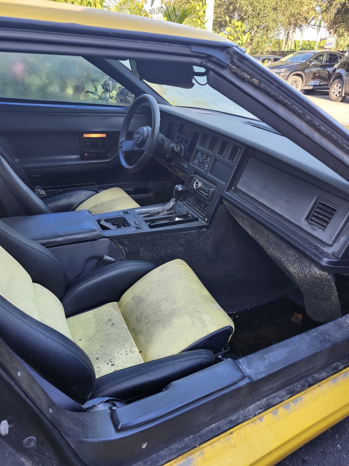 Chevrolet-Corvette-1987-Hatchback-5