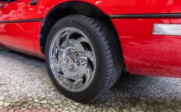 Chevrolet-Corvette-1988-32