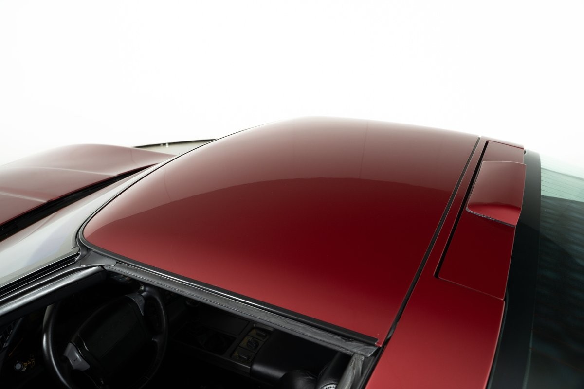 Chevrolet-Corvette-1990-Hatchback-10