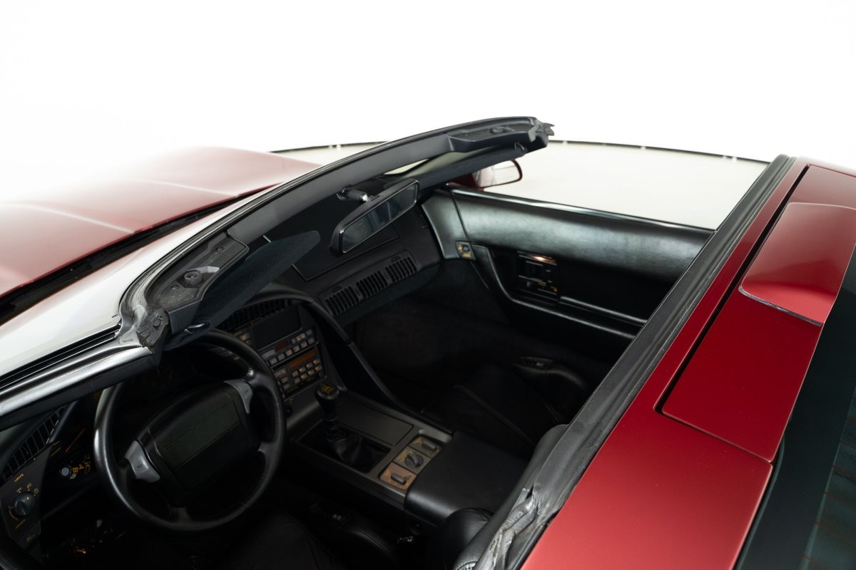 Chevrolet-Corvette-1990-Hatchback-11