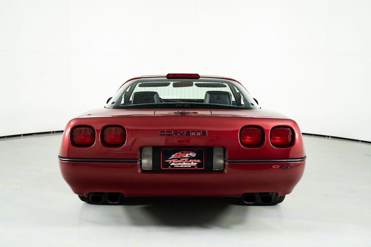 Chevrolet-Corvette-1990-Hatchback-12