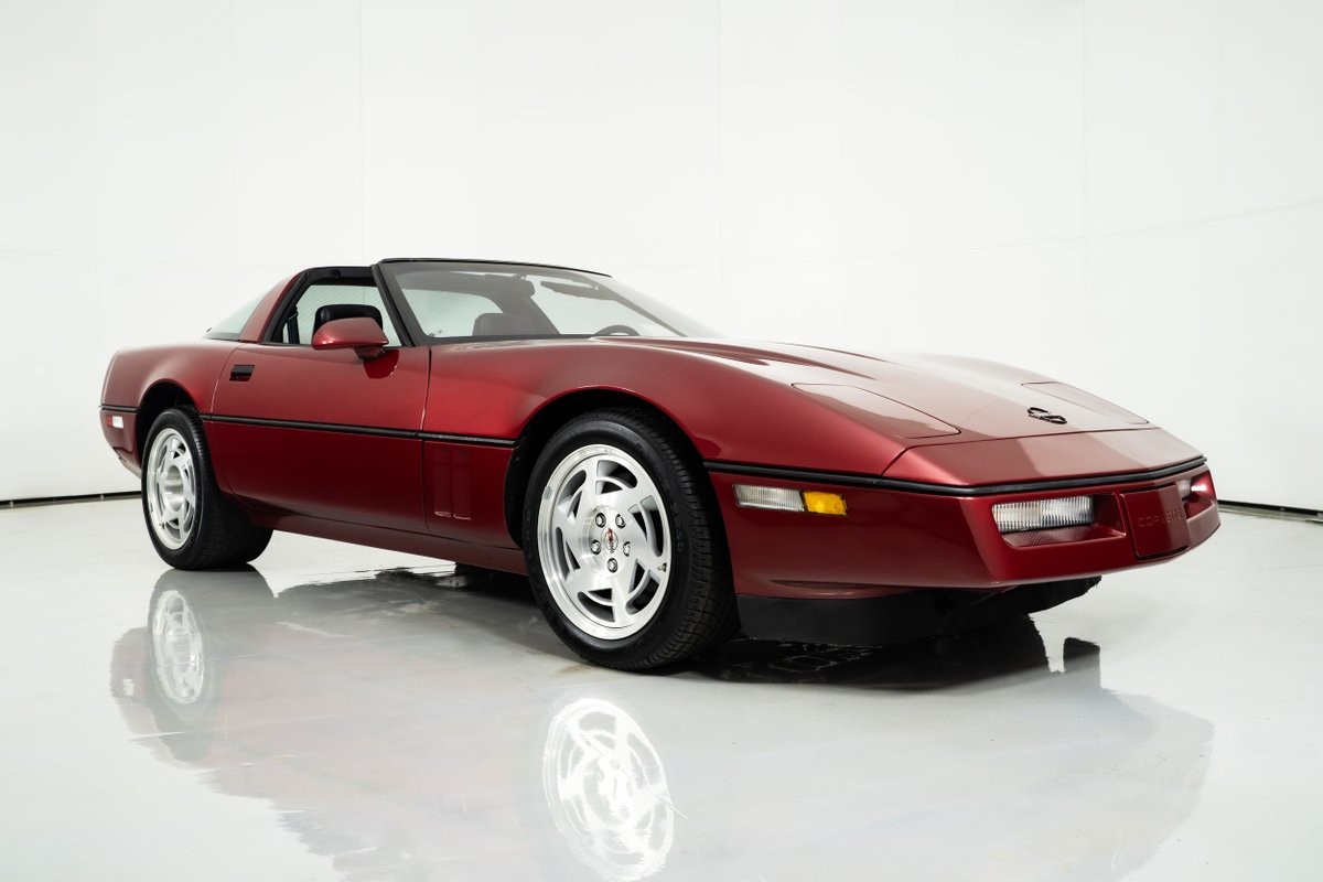 Chevrolet-Corvette-1990-Hatchback-16
