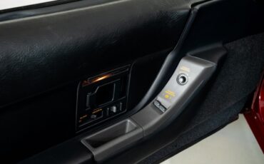 Chevrolet-Corvette-1990-Hatchback-18