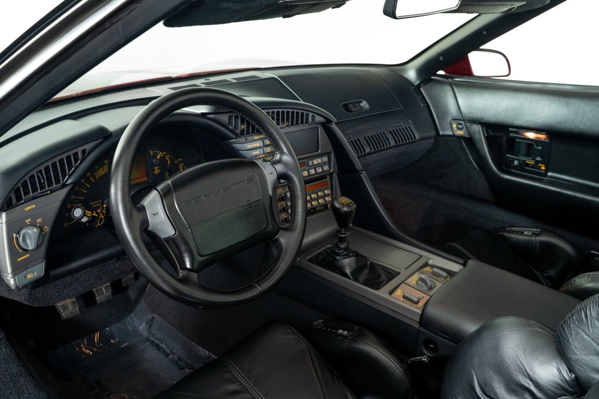 Chevrolet-Corvette-1990-Hatchback-19