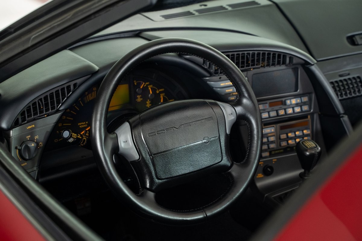 Chevrolet-Corvette-1990-Hatchback-22