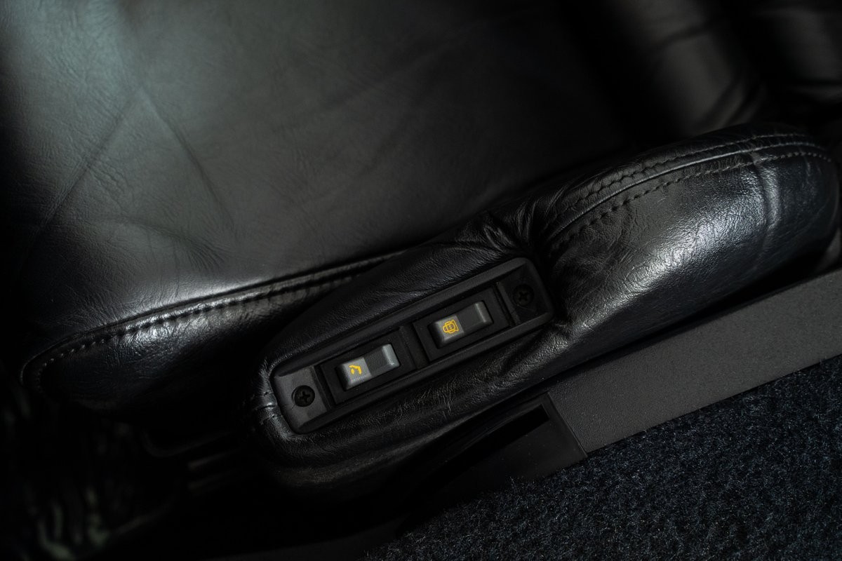 Chevrolet-Corvette-1990-Hatchback-23