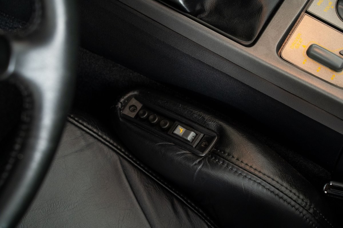 Chevrolet-Corvette-1990-Hatchback-24