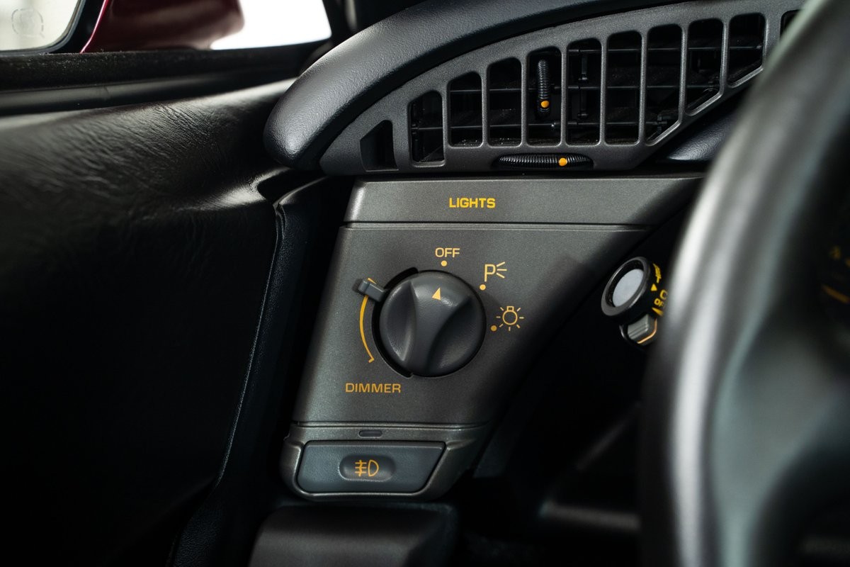 Chevrolet-Corvette-1990-Hatchback-25