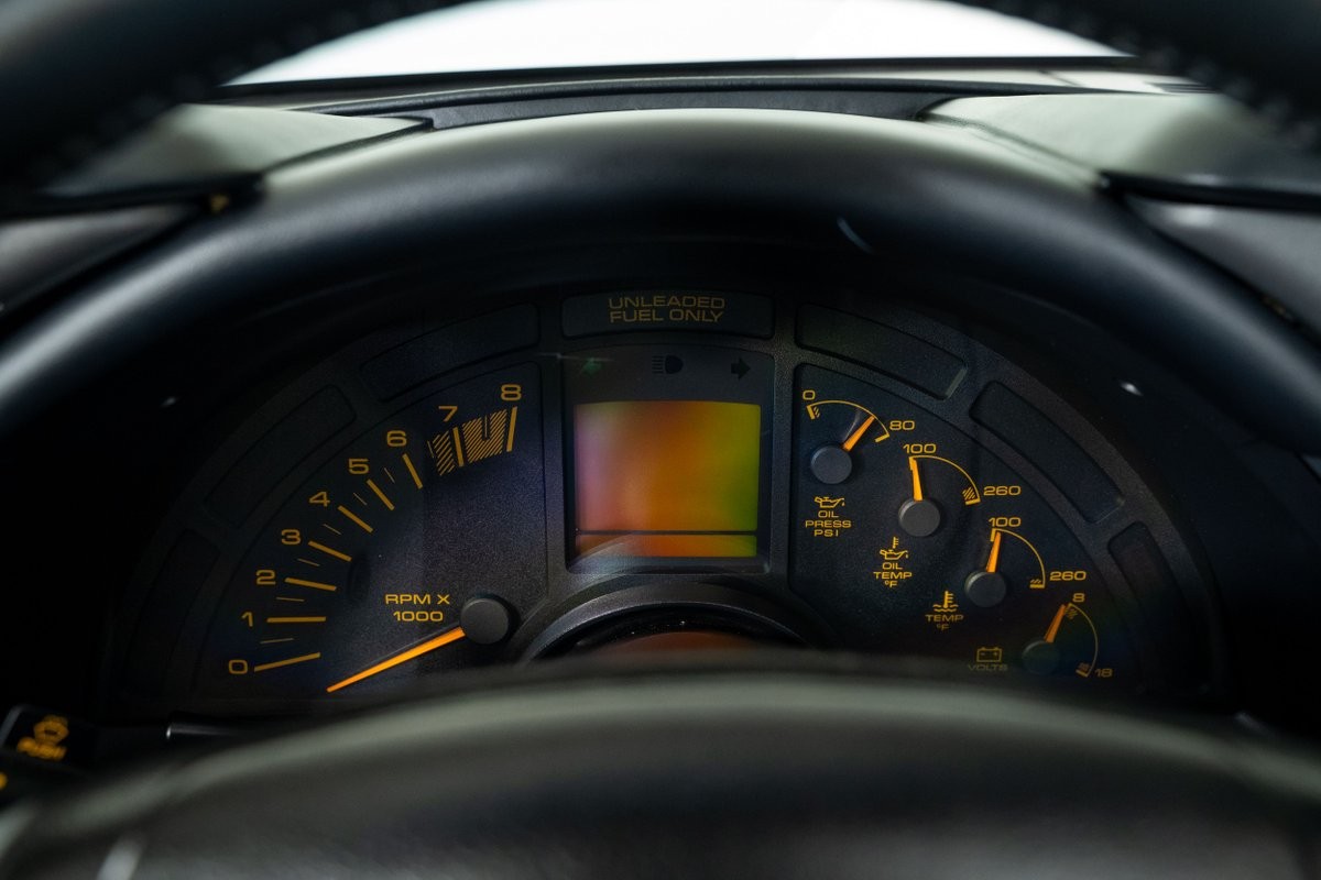 Chevrolet-Corvette-1990-Hatchback-26