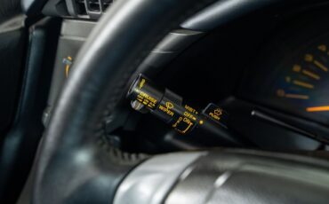 Chevrolet-Corvette-1990-Hatchback-28