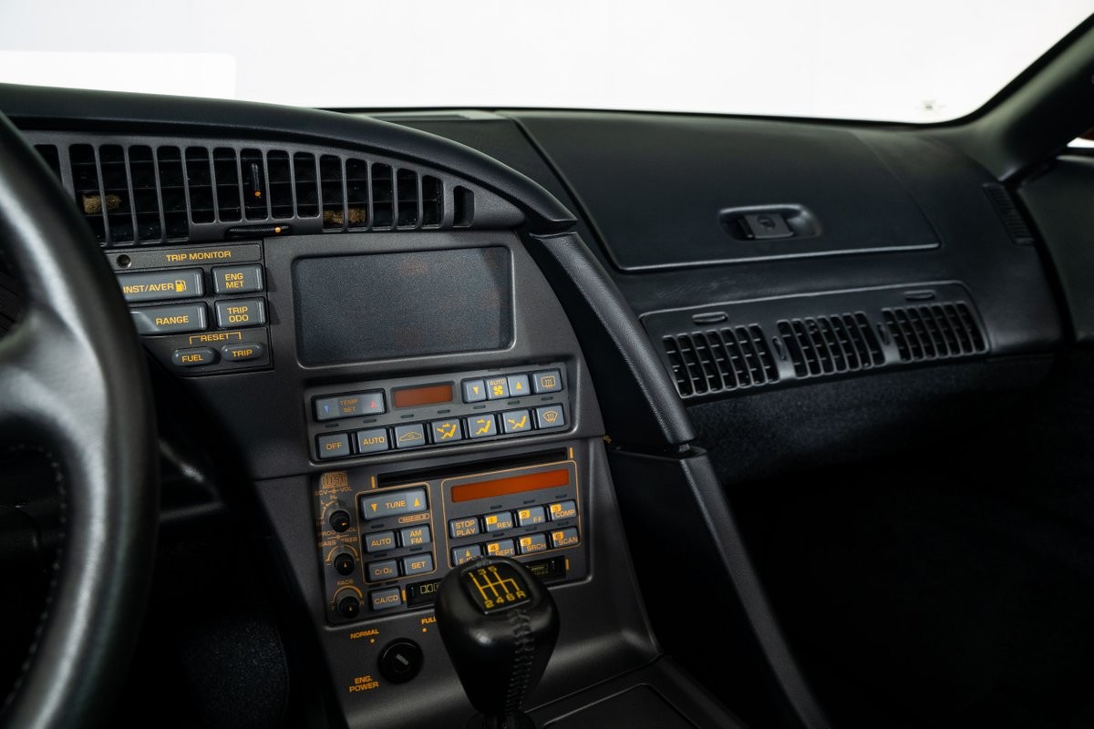 Chevrolet-Corvette-1990-Hatchback-29