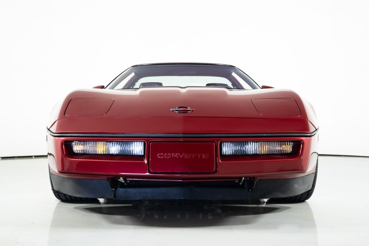 Chevrolet-Corvette-1990-Hatchback-3