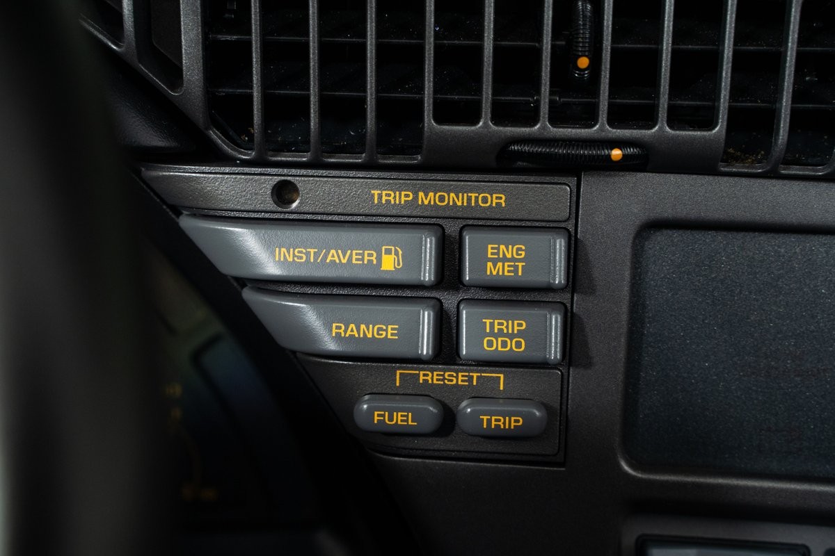 Chevrolet-Corvette-1990-Hatchback-30